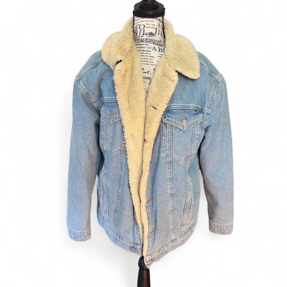 90s grunge vibes ASOS DESIGN Oversized Sherpa Jacket.